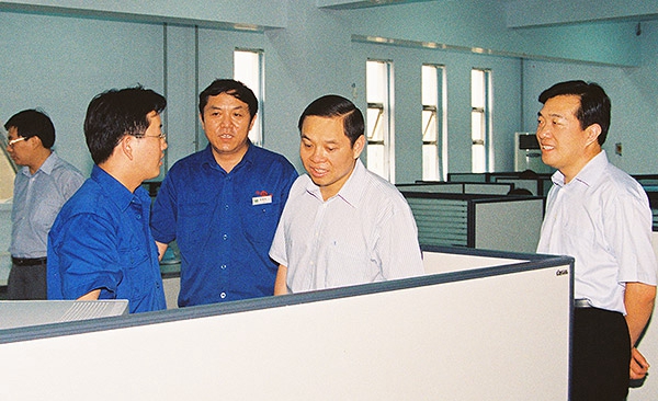 河南省委常委、常务副省长李克在公司技术中心视察工作